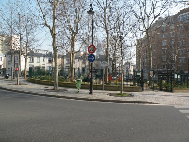  Place et square de l'Abbé Georges Hénocque 